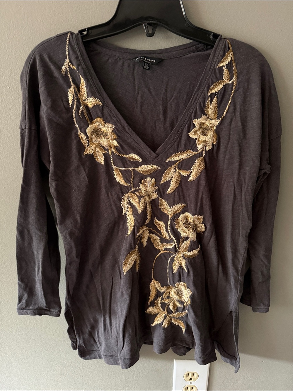 Lucky Brand Embroidered V-Neck top - Dark Gray with Gold Floral Detail ✨